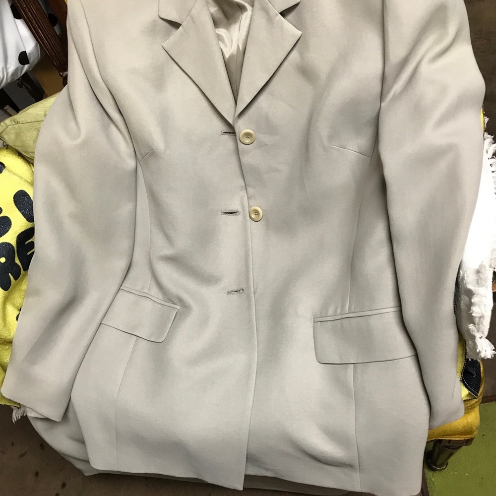Elegant Beige Women's Suit Set - Picture 14 of 16
